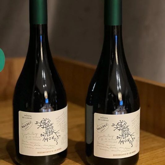 Familia Millán Descendiente de los Monos Música de Loicas Malbec